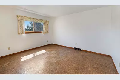 5401 W Cold Spring Rd, Greenfield, WI 53220 - Photo 11