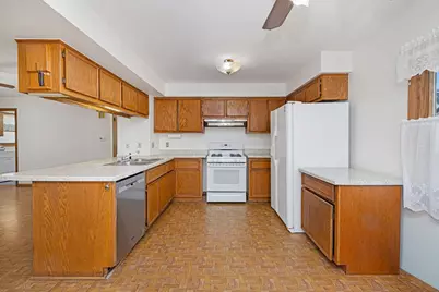 5401 W Cold Spring Rd, Greenfield, WI 53220 - Photo 5