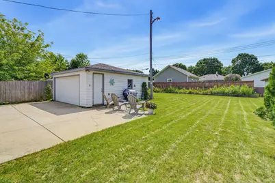 7827 W Eden Pl, Milwaukee, WI 53220 - Photo 27