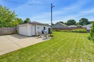 7827 W Eden Pl, Milwaukee, WI 53220 - Photo 27