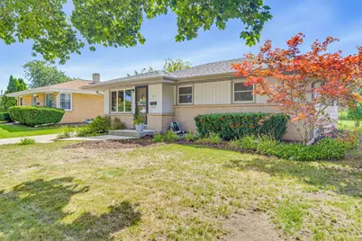 7827 W Eden Pl, Milwaukee, WI 53220 - Photo 3