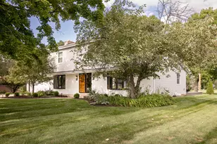 W358N5884 Surrey Dr, Oconomowoc, WI 53066 - Photo 3