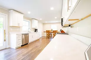 W358N5884 Surrey Dr, Oconomowoc, WI 53066 - Photo 7