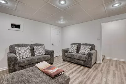 W163N11522  Windsor Ct, Germantown, WI 53022 - Photo 7