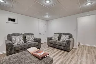 W163N11522 Windsor Ct, Germantown, WI 53022 - Photo 7