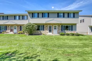 W163N11522 Windsor Ct, Germantown, WI 53022 - Photo 1