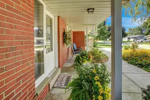 1205 Blue Dahlia Rd, Oconomowoc, WI 53066 - Photo 5