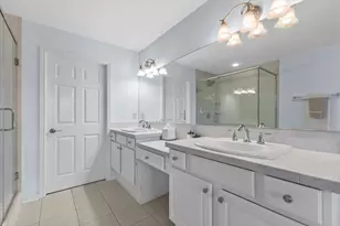 11222 W Meadowcreek Dr, Milwaukee, WI 53224 - Photo 23