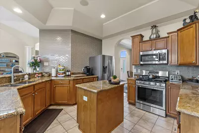 11222 W Meadowcreek Dr, Milwaukee, WI 53224 - Photo 15