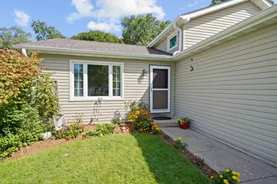 986  93rd St, Pleasant Prairie, WI 53158 - Photo 3