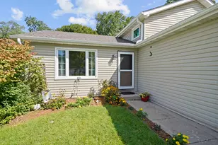 986 93rd St, Pleasant Prairie, WI 53158 - Photo 3