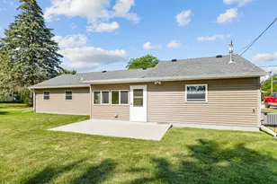 807 Madison Ave, Howards Grove, WI 53083 - Photo 15