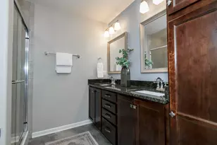 466 Bleeker St, Delafield, WI 53018 - Photo 29
