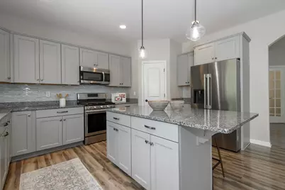 466  Bleeker St, Delafield, WI 53018 - Photo 19