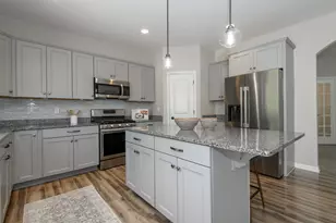 466 Bleeker St, Delafield, WI 53018 - Photo 19