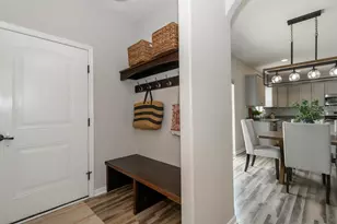 466 Bleeker St, Delafield, WI 53018 - Photo 21