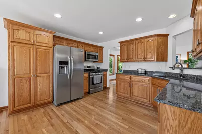 4370 W Carmel Dr, Franklin, WI 53132 - Photo 13