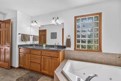 4370 W Carmel Dr, Franklin, WI 53132 - Photo 21