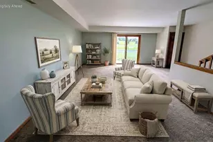 1352 Meadowcreek Dr, Pewaukee, WI 53072 - Photo 9