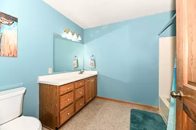 1352  Meadowcreek Dr #F, Pewaukee, WI 53702 - Photo 17