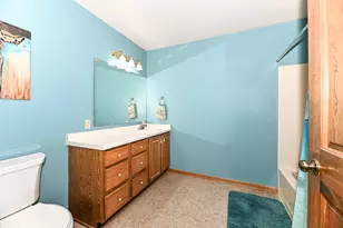 1352 Meadowcreek Dr, Pewaukee, WI 53702 - Photo 17