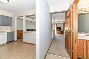 1352 Meadowcreek Dr, Pewaukee, WI 53702 - Photo 3
