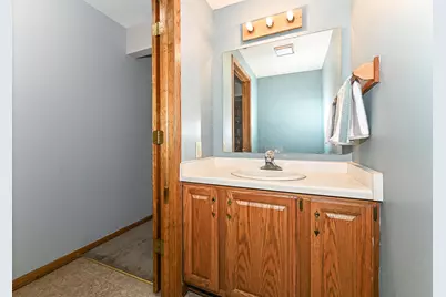 1352  Meadowcreek Dr #F, Pewaukee, WI 53072 - Photo 11