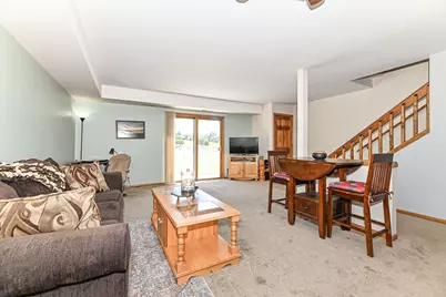 1352  Meadowcreek Dr #F, Pewaukee, WI 53702 - Photo 9