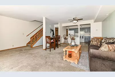 1352  Meadowcreek Dr #F, Pewaukee, WI 53072 - Photo 9
