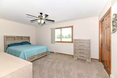 1352  Meadowcreek Dr #F, Pewaukee, WI 53702 - Photo 19