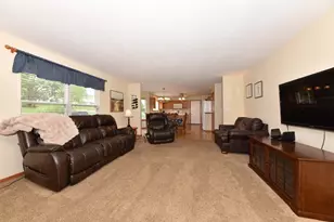 1266 Kennedy Dr, Hartford, WI 53027 - Photo 17