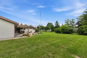 N74W22095 Alta Vista Dr, Lisbon, WI 53089 - Photo 17