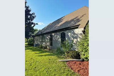 8530 W Woodfield Ct, Franklin, WI 53132 - Photo 3