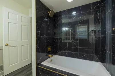 8530 W Woodfield Ct, Franklin, WI 53132 - Photo 7