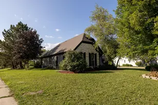8530 W Woodfield Ct, Franklin, WI 53132 - Photo 27