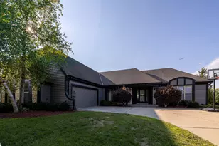 8530 W Woodfield Ct, Franklin, WI 53132 - Photo 29