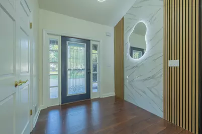 8530 W Woodfield Ct, Franklin, WI 53132 - Photo 9