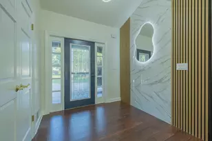 8530 W Woodfield Ct, Franklin, WI 53132 - Photo 9