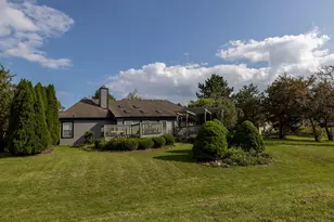8530 W Woodfield Ct, Franklin, WI 53132 - Photo 25