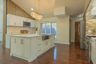 8530 W Woodfield Ct, Franklin, WI 53132 - Photo 15