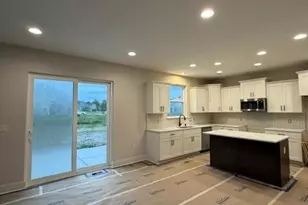 N75W24728 Lauren Dr, Sussex, WI 53089 - Photo 3