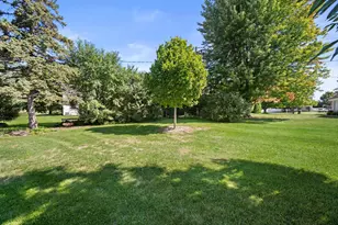 1940 S Parkwood Ln, New Berlin, WI 53151 - Photo 33