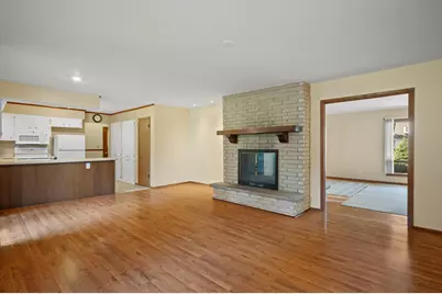 1940 S Park Wood Ln, New Berlin, WI 53151 - Photo 5
