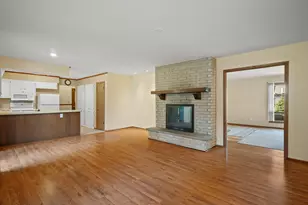 1940 S Parkwood Ln, New Berlin, WI 53151 - Photo 5