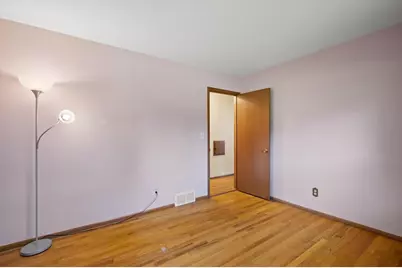 1940 S Park Wood Ln, New Berlin, WI 53151 - Photo 19