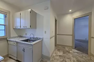 3726 W Dorothy Pl, Milwaukee, WI 53215 - Photo 3