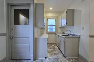 3726 W Dorothy Pl, Milwaukee, WI 53215 - Photo 5