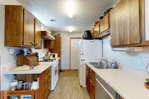 200 Swan St, Genoa, WI 54632 - Photo 5