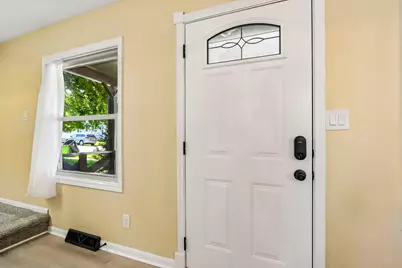 438  Pleasant Ave, Hartford, WI 53027 - Photo 5