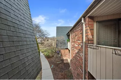 425 W Willow Ct #222, Fox Point, WI 53217 - Photo 15